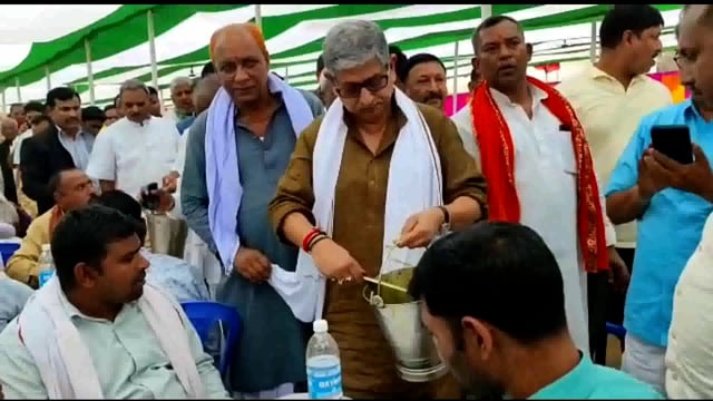 लखीसराय शहर के केआरके मैदान परिसर में महागठबंधन का कार्यकर्ता सम्मान सह भोज कार्यक्रम का हुआ आयोजन