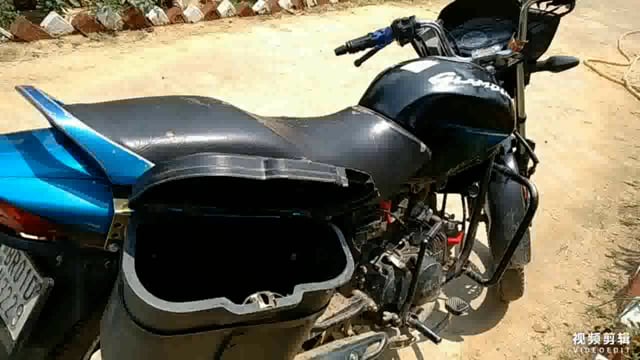 पुलिस ने 16 लीटर महुआ शराब के साथ एक बाइक को किया जप्त तथा एक धंधेबाज को किया गिरफ्तार