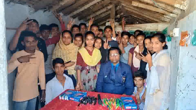 इंजीनियर नसीम सर कोचिंग के छात्रों ने मैट्रिक की परीक्षा में लहराया परचम