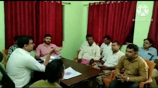 सूरजगढ़-पंचायती राज कार्यालय में पंचायत सचिवों एवं तकनीकी सहायकों के साथ बीपीआरओ की हुई साप्ताहिक बैठक