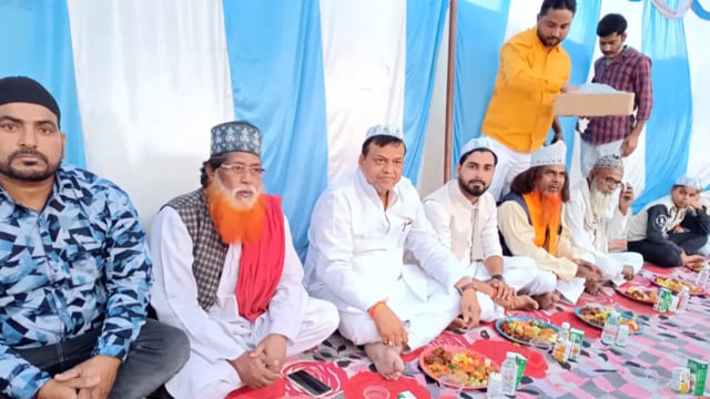 सहतवार में रमजान के पावन पर्व पर युवा समाज सेवी राजा बाबू सिंह छोटू के नेतृत्व में रोजा इफ्तार पार्टी का किया गया आयोजन