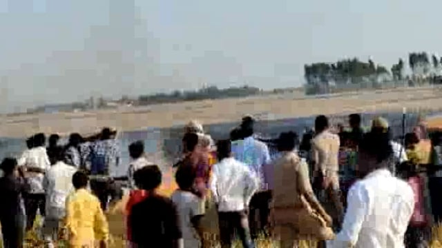 इटवा तहसील के सेमरी लाला कपिया नकटी व पिरैला में गेहूं की फसलों में लगी आग सैकड़ों बीघे गेहूं की फसल जलकर राख