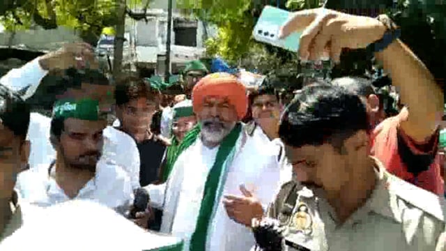 किसानों की बर्बाद हुई फसलों का जायजा लेने मथुरा पहुंचे राकेश टिकैत अखिल भारतीय समस्त फाउंडेशन ने किया स्वागत