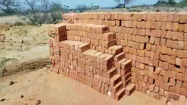 पीएम मोदी के ड्रीम प्रोजेक्ट पर भ्रष्टाचारी फेर रहे पानी, *हर घर नल योजना* पानी टंकी निर्माण में मानकों की अनदेखी
कुंडा