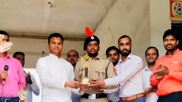 फातिमा इंटर कॉलेज में आज अंक पत्र एवं पुरस्कार वितरण समारोह का आयोजन किया गया