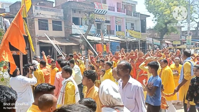 बाघराय थाना क्षेत्र के बिहार बाजार में श्रीमद् भागवत कथा के पूर्व निकाली गई भव्य कलश यात्रा,उमड़ी श्रद्धालुओं की भीड़।
