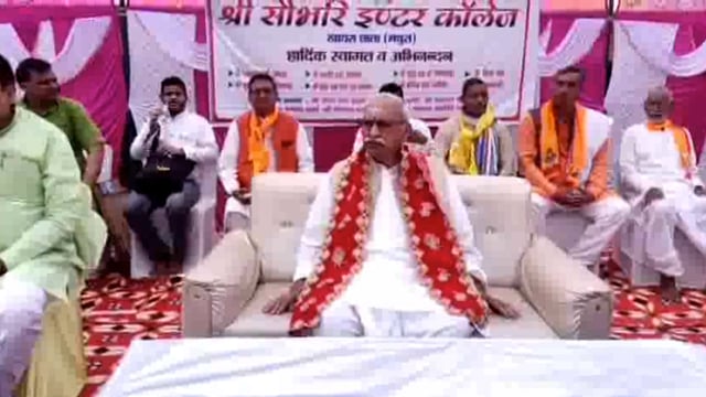 छाता के ग्राम खायरा में सौभरी इंटर कॉलेज में स्वर्गीय विधायक किशोरी श्याम की मूर्ति का अनावरण किया गया