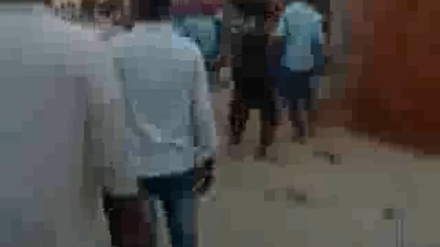 merath Mein nabalik bacchon Se maarpeet Hone per donon Paksh Bhide pathrao Hue Char Logon Ko police Ne hirasat mein liya