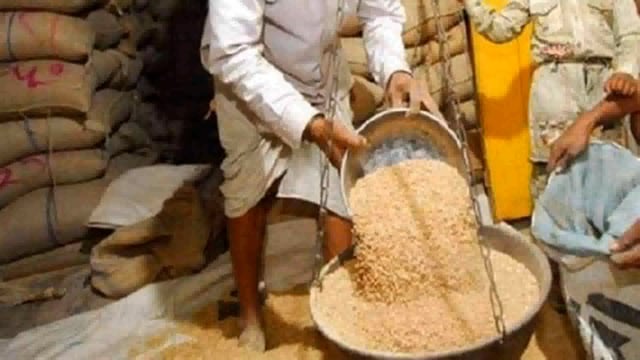 अनियमितता के आरोप में पीडीएस दुकानदार का अनुज्ञप्ति रद्द 