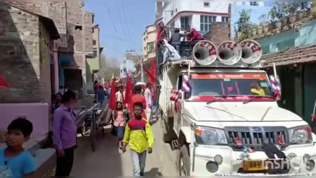 लखीसराय शहर के संतर मुहल्ला से महावीर महाअखंड रामाधुनी को लेकर 108 कुंवारी कन्याओं के द्वारा निकाली गई कलश शोभायात्रा