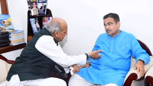 डुमरियागंज सांसद जगदंबिका पाल ने दिल्ली में सड़क परिवहन मंत्री नितिन गडकरी से की मुलाकात रिंग रोड बनाने की कि मांग