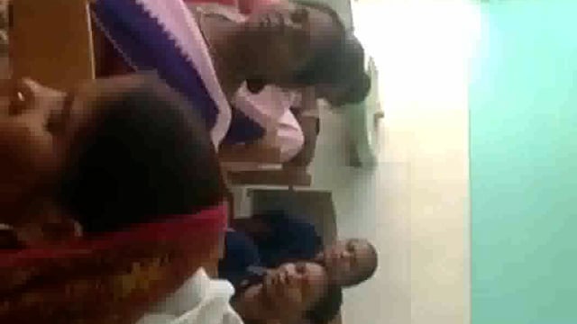 सूरजगढ़ा सामु0 स्वा0 केंद्र मैं आशा कार्यकर्ताओं की हुई बैठक जिसमें परिवार नियोजन को लेकर कोई हुई विशेष चर्चाएं