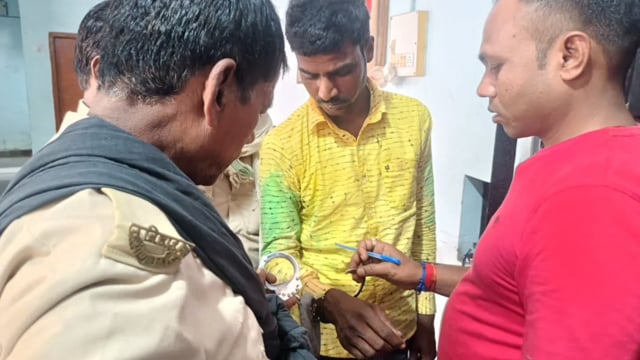 सूरजगढ़ा-फरार चल रहे अभियुक्त को सूरजगढ़ा पुलिस के द्वारा गिरफ्तार कर भेजा गया लखीसराय जेल