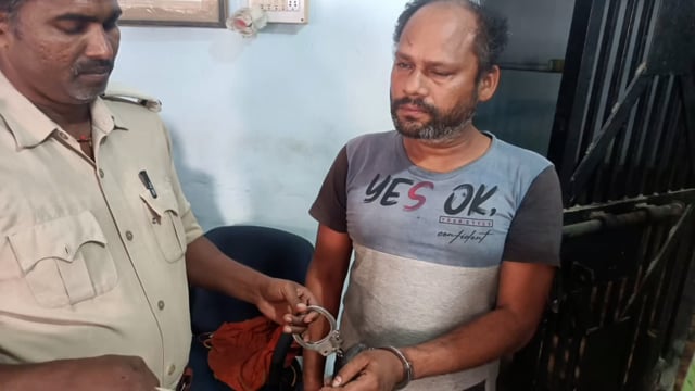 सूरजगढ़ा पुलिस ने एक शराबी को 2 लीटर शराब के साथ गिरफ्तार कर भेजा गया लखीसराय जेल 