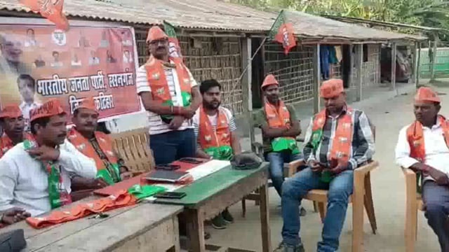 हसनगंज में भाजपा कार्यकर्ताओं ने मनाया पार्टी का 43 वां स्थापना दिवस