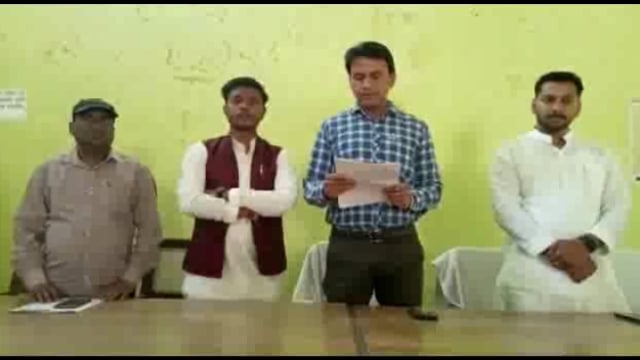 अलोना गांव के नवनिर्वाचित ग्राम प्रधान का शपथ ग्रहण समारोह पंचायत भवन में हुआ