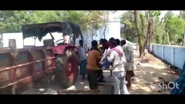 लखीसराय जिले के सूर्यगढ़ा थाना क्षेत्र के खेमतरनी स्थान के रहनेवाले एक व्यक्ति की अज्ञात वाहन की चपेट में आने से हुई मौत