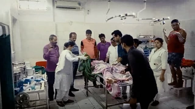 भरको गांव के एक घर में शॉर्ट सर्किट से लगा आग एक महिला सहित तीन लोग झुलसे महिला की स्थिति गंभीर