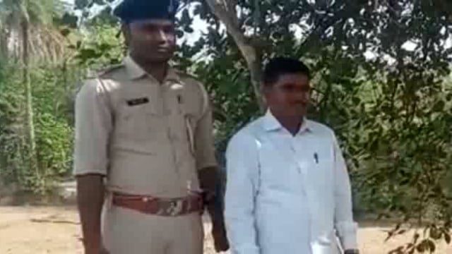  बांका में प्यार का हुआ खौफनाक अंत, पेड़ से लटका मिला प्रेमी-प्रेमिका का शव 

