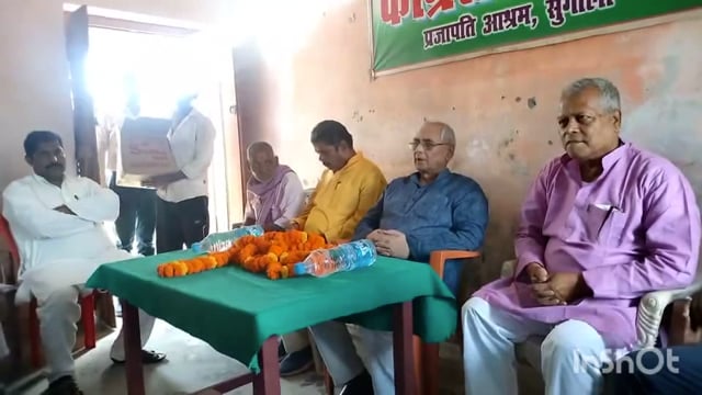 सुगौली कांग्रेस आश्रम पहुंचे पूर्व पेट्रोलियम सचिव सह बगहा के पूर्व विधायक।
