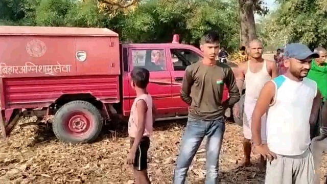 सूरजगढ़ा-चंदनपुरा निवासी शैलेंद्र पासवान की गेहूं के पुंज में अचानक आग लगने से हुई आर्थिक क्षति