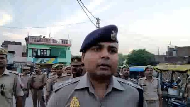 जालौन

आदर्श आचार संहिता लागू होने के बाद पुलिस अधीक्षक जालौन डॉ ईराज राजा ने जालौन नगर में किया पैदल गस्त 