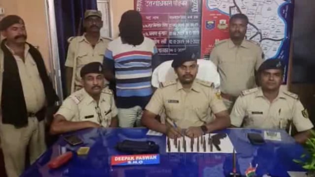 सीओ के प्राइवेट चालक के घर से पुलिस ने एक देशी लोडेड कट्टा व जिंदा कारतूस किया बरामद, चालक गिरफ्तार 