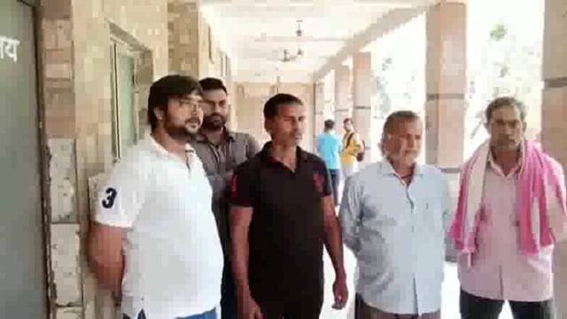 ट्रेन की चपेट में आए वृद्ध साधु ने उपचार के दौरान तोड़ा दम सना परिजन पहुंचे पोस्टमार्टम की शिनाख्त