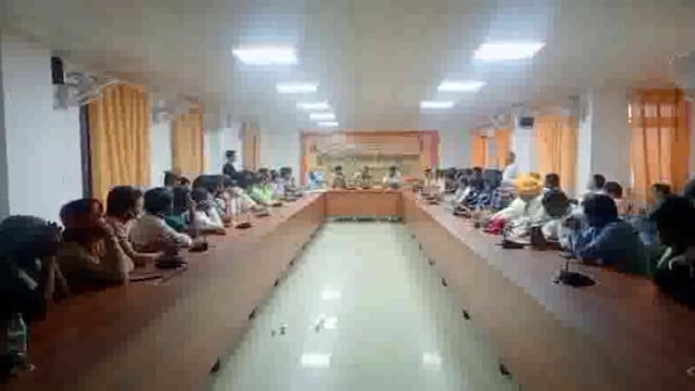 आईजी ने सुनी वृंदावन के स्थानीय लोगों की समस्या जल्द निस्तारण का दिया आश्वासन