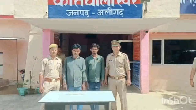 गांव चौराहा के पास से दो वांछित अभियुक्तों को एक तमंचा व जिंदा कारतूस सहित किया गिरफ्तार भेजा जेल