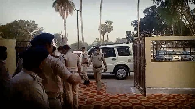 प्रखंड मुख्यालय स्थित सम्राट अशोक भवन में एसपी डॉक्टर सत्य प्रकाश की अध्यक्षता में मासिक अपराध गोष्ठी का हुआ आयोजन