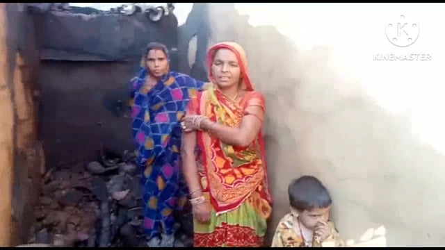 फुल्लीडुमर प्रखंड के धावावरण गांव में सोमवार की रात अचानक आग लगने से 3 घर जलकर राख, लाखों की संपत्ति जली