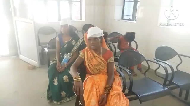 कलयुगी दामाद के कारनामे की जानकारी देते जख्मी के पुत्र