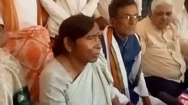 बलिया में जनशक्ति पार्टी महिला प्रकोष्ठ के राष्ट्रीय अध्यक्ष कमला कुमारी ने कहा पार्टी मजबूती से लड़ेगी नगर निकाय चुनाव