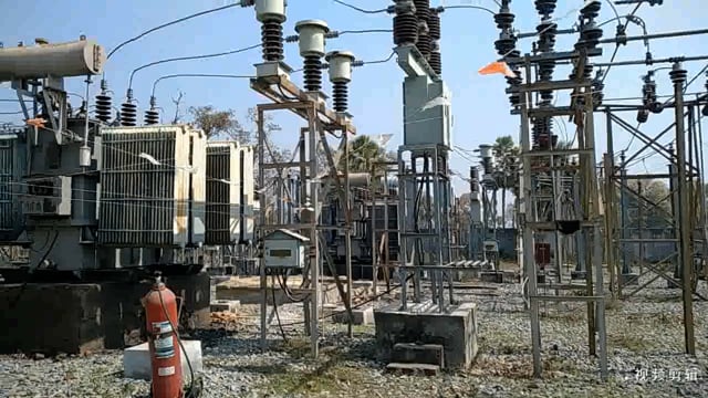 खरौंधी रेलवे पुल के समीप 33000 हाई वोल्टेज तार में आई खराबी सिरदला क्षेत्र में बिजली आपूर्ति हुई बाधित