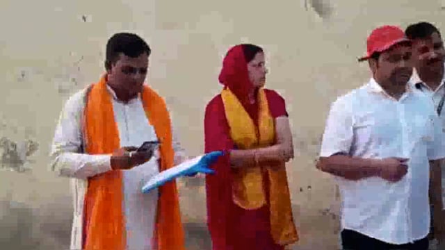 निकाय चुनाव प्रत्याशी का नाम वोटर लिस्ट से गायब चुनाव अधिकारी से मिले