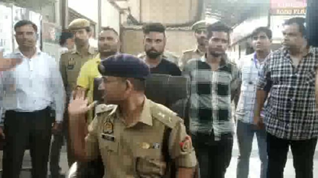 मथुरा जीआरपी पुलिस ने ट्रेनों में लूटपाट करने वाले अंतरराज्यीय गिरोह के तीन लुटेरों को गिरफ्तार किया 