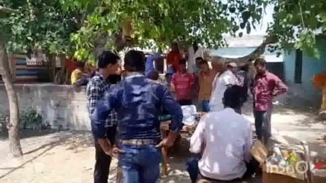 सुगौली के श्रीपुर में पहुंची पशु चिकित्सकों की टीम,पशुओं की जांच कर दी गई निशुल्क दवा।