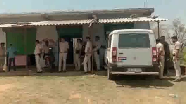 बांका के कटोरिया में पुलिस ने मिनी गन फैक्ट्री का किया उद्भेदन 