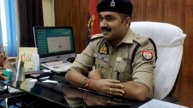 श्रद्धालु लूट के प्रयास में बदमाशों ने ई-रिक्शा चालक को मारी गोली गंभीर हालत में आगरा किया रेफर