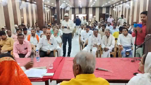 भनवापुर ब्लाक में क्षेत्र पंचायत सदस्यों की हुई बैठक डुमरियागंज सांसद जगदम्बिकापाल रहे मौजूद