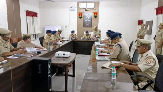 पुलिस महानिरीक्षक जोन प्रयागराज ने प्रतापगढ़ का किया औचक निरीक्षण