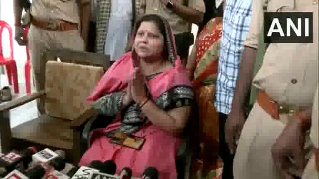 Raju Pal ki patni aur Unki man Ne Pradesh sarkar Ko बहुत-बहुत dhanyvad Diya Ki Jo Hua Hai vah Sahi Kadam Utha Hua Hai