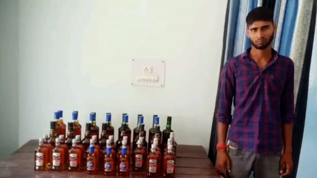 विदेशी शराब के साथ तस्कर गिरफ्तार 