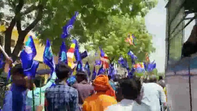 बाबा साहब डॉ भीम राव अम्बेडकर जयंती पर नगर पंचायत लालगंज मे अपना दल ( एस ) ने निकाली रैली