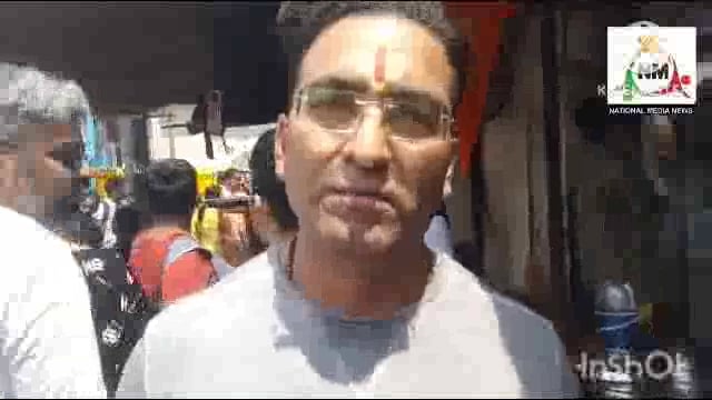 डीएम पुलकित खरे व एसएसपी शैलेश पांडे ने बांके बिहारी मंदिर क्षेत्र में अधीनस्थों के साथ सुरक्षा व्यवस्थाओं का लिया जायजा