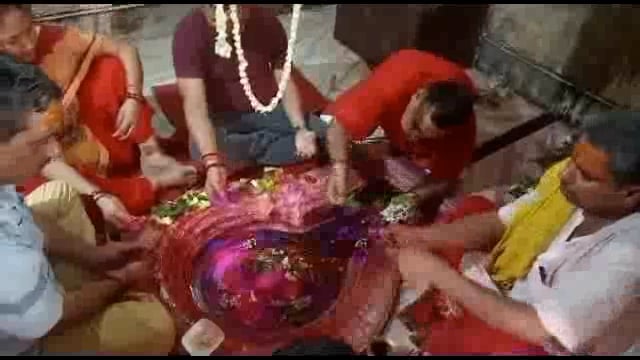 बांका न्यायालय के जिला जज एवं मुख्य न्यायिक दंडाधिकारी ने सपरिवार ज्येष्ठगौरनाथ महादेव मंदिर में की पूजा अर्चना