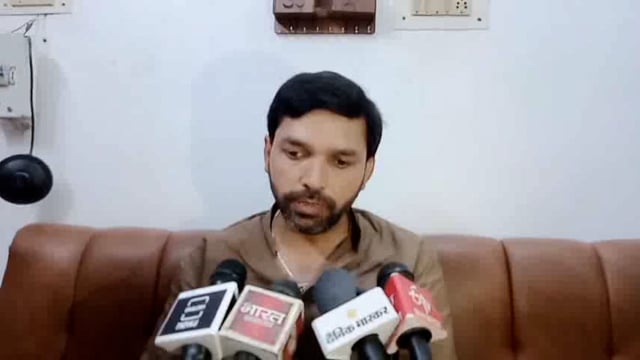 रेवती कस्बे में युवा समाज सेवी अभिज्ञान तिवारी ने कहा कि पिछले 10 वर्षों से विकास कार्य के नाम पर हो रहा है लूट खसोट