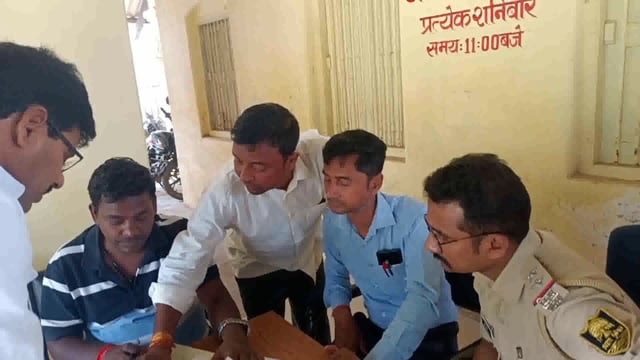 आदर्श थाना सूरजगढ़ा में जमीनी विवाद से संबंधित लगा जनता दरबार जिसमें 5 में से 2 मामले का निष्पादन कर दिया गया