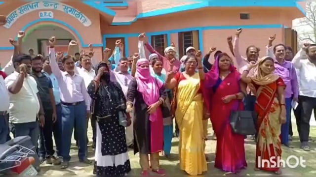 सुगौली प्रखंड के नियोजित शिक्षकों ने राज्यकर्मी का दर्जा नही मिलने पर शिक्षकों ने किया जाति गणना का वहिष्कार।